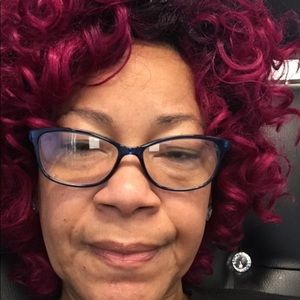 Meet your Posher, Maxine